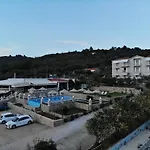 Ξενοδοχείο με διαμερίσματα Oskars & 4*