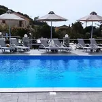 Oskars & Λάσση