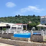 Oskars & Λάσση