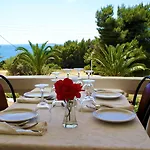 Oskars & Ξενοδοχείο με διαμερίσματα Λάσση