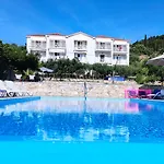 Oskars & 4* Λάσση