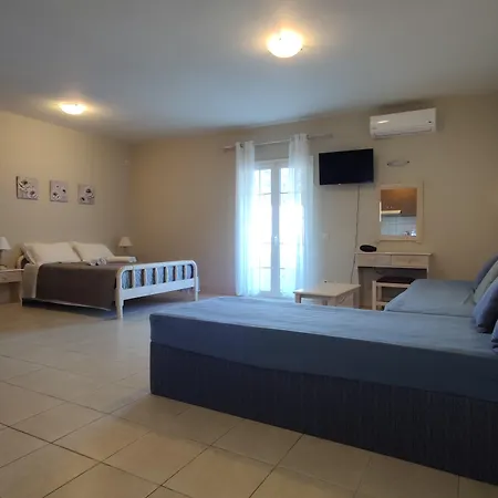 Oskars & 4* Lassi (Kefalonia)