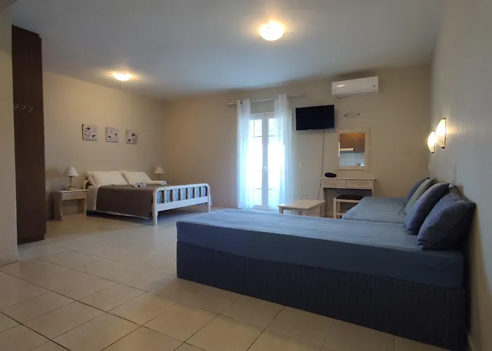 Oskars & 4* Lassi (Kefalonia)