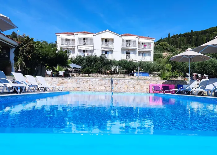 Oskars & 4* Lassi (Kefalonia)